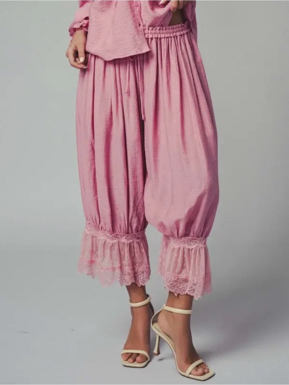 Lace-Trimmed Cropped
Bloomer Pants